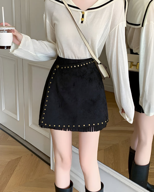 Jupe courte daim asymétrique pompons bohème — BOHERIS