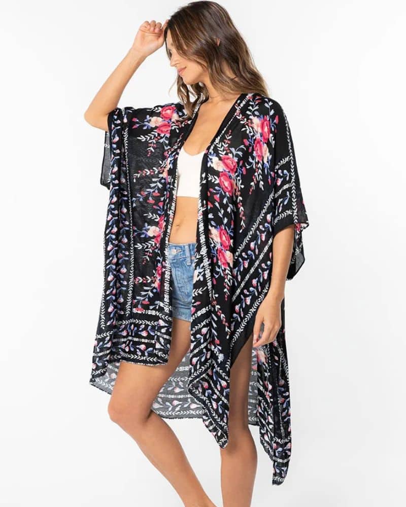 Kimono femme noir aux motifs floraux colorés — vue 2