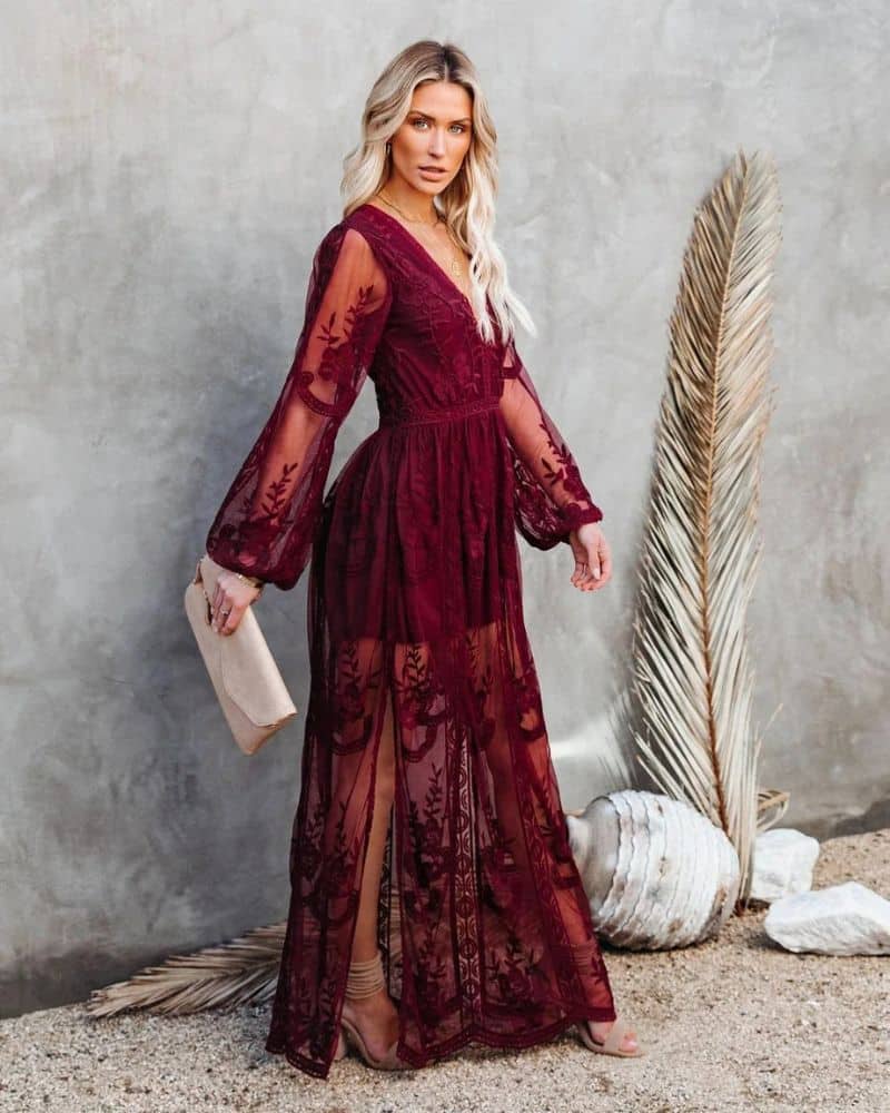 Robe bohème séduisante en dentelle bordeaux — vue 3