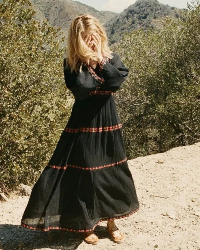 Robe longue bohème noire brodée — vue 10