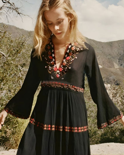 Robe longue bohème noire brodée — vue 6