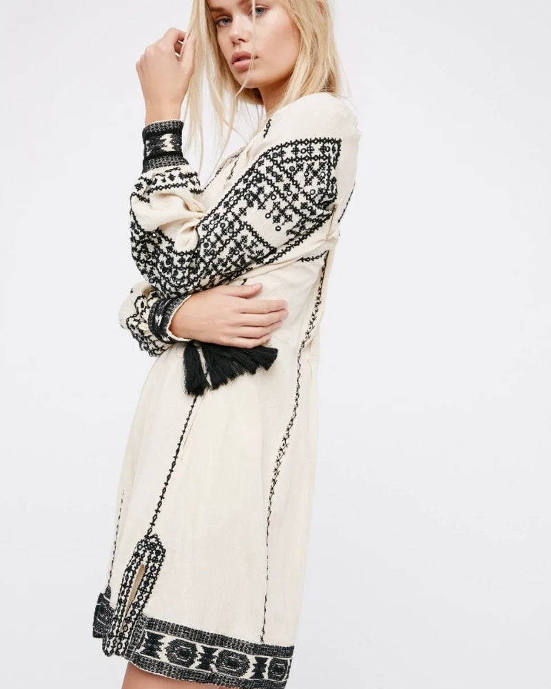 Robe manches lanterne broderie glands style bohème — vue 8
